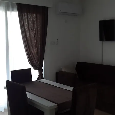 아파트 Studio In Cyprus Perivolia tou Trikomou
